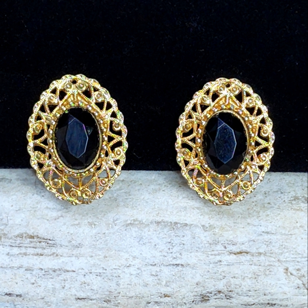 Vintage 1980s Sarah Coventry Black Stone Filigree Golden Clip Earrings
